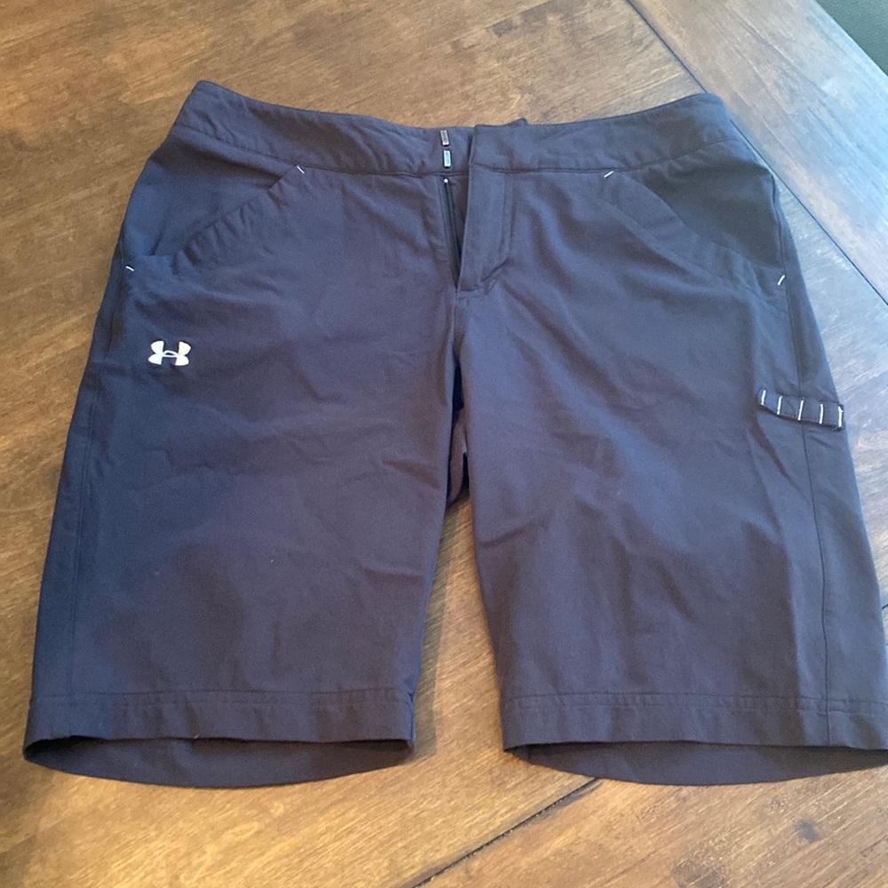 Under Armour Bermuda Golf Shorts Size 6